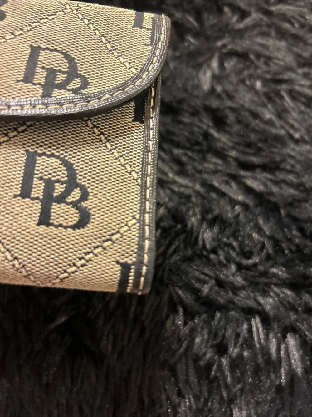 Dooney & Bourke classic dooney